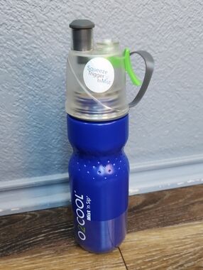 NWOT O2COOL Mist 'n Sip Blue Plastic Water Bottle